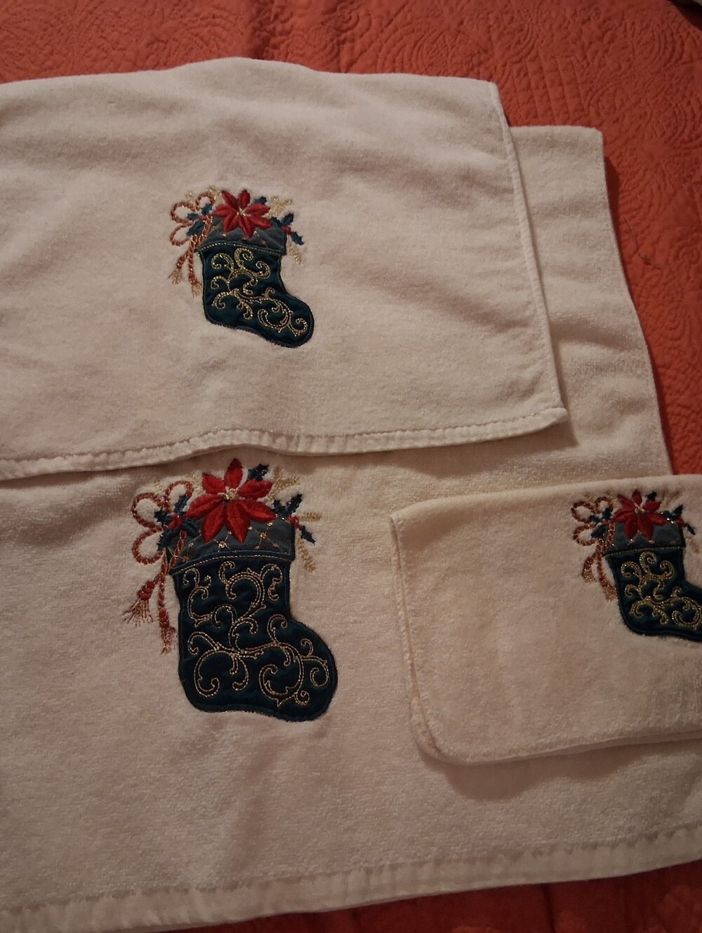 3pc White Christmas Stocking Bathroom Towel Set.